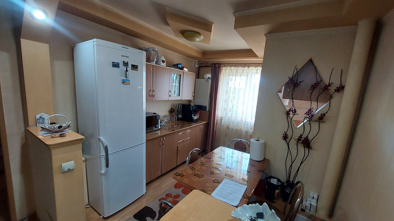 Apartament 3 camere semidecomandat, 67 mp, Brazda zona Baba Novac