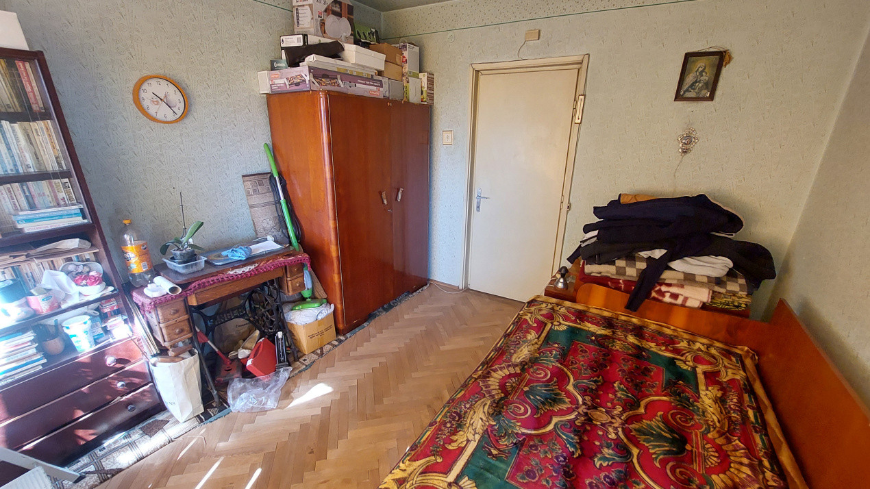 Apartament 3 camere decomandat, etajul 4, 1 Mai zona Insula