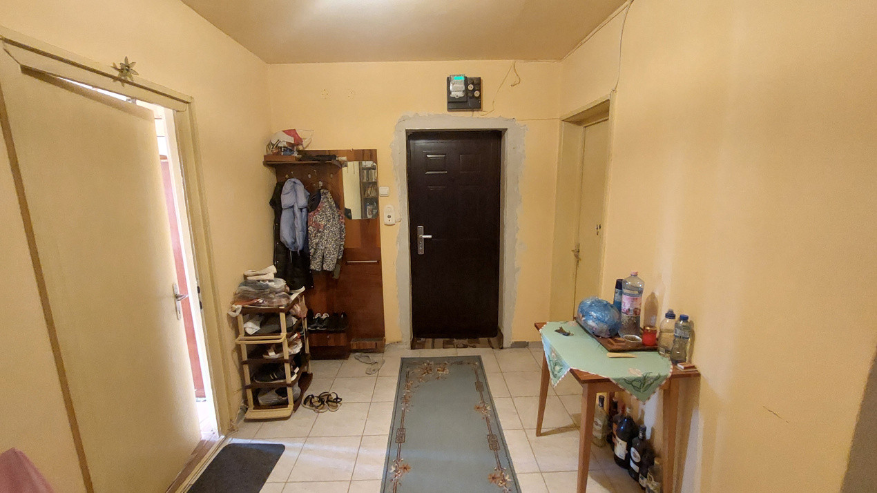 Apartament 3 camere decomandat, etajul 4, 1 Mai zona Insula