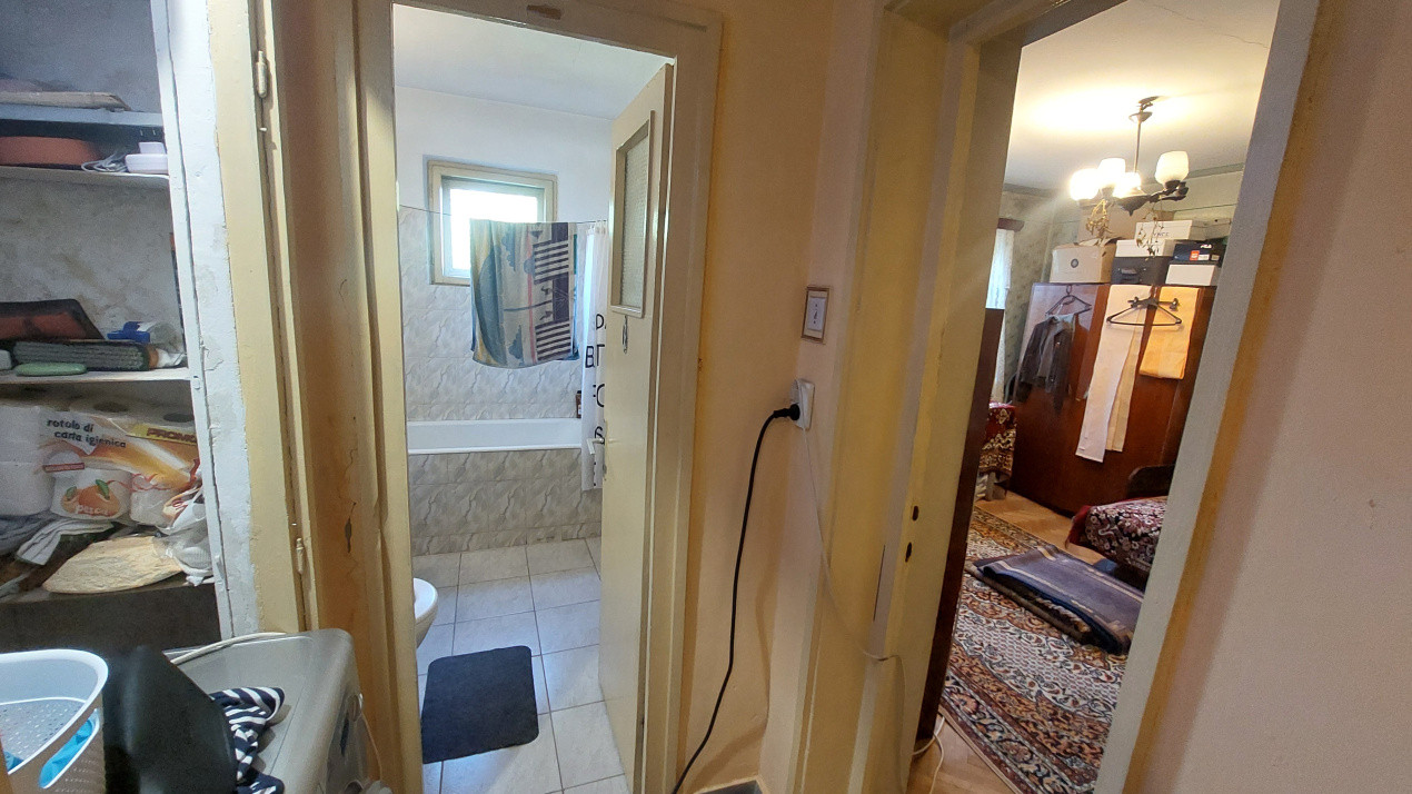 Apartament 3 camere decomandat, etajul 4, 1 Mai zona Insula