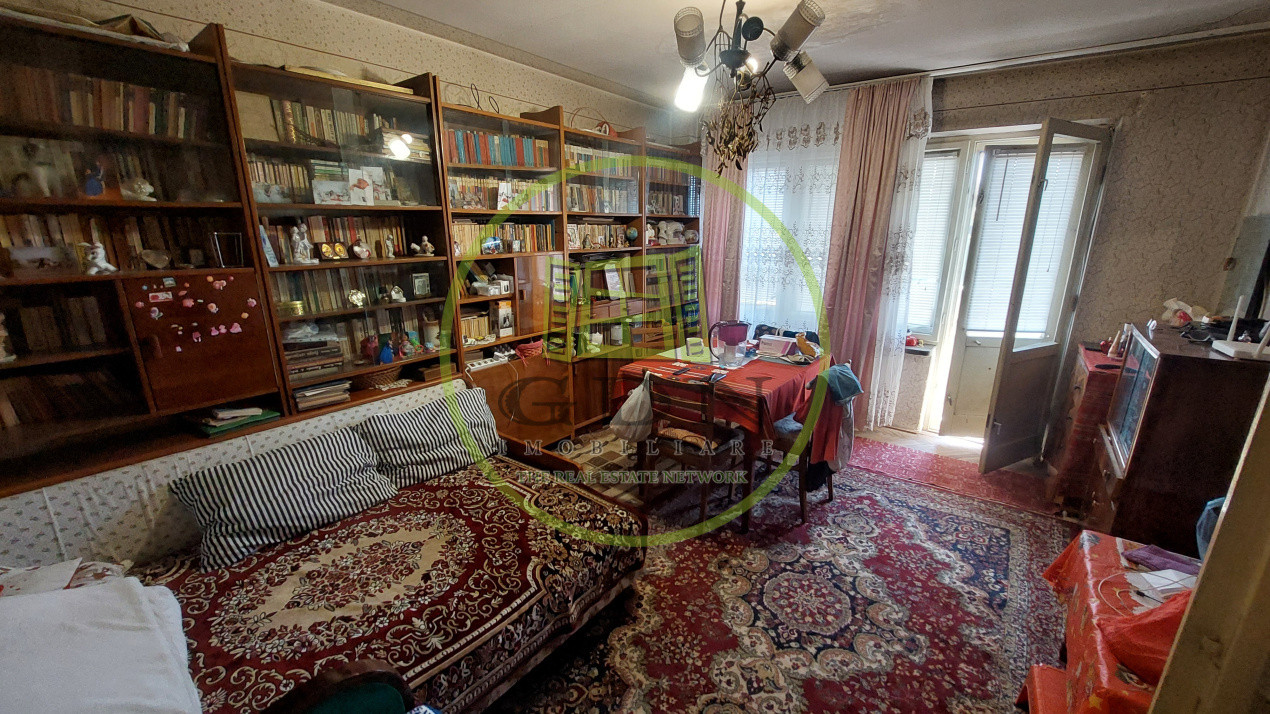 Apartament 3 camere decomandat, etajul 4, 1 Mai zona Insula