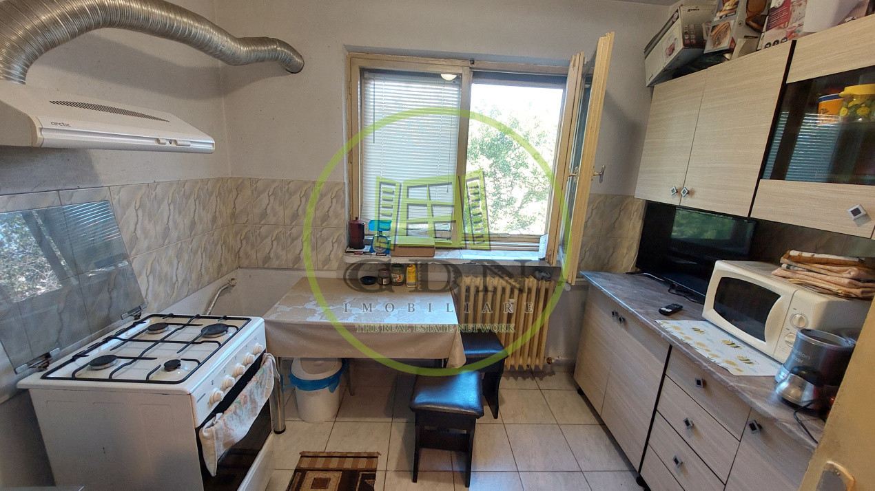 Apartament 3 camere decomandat, etajul 4, 1 Mai zona Insula