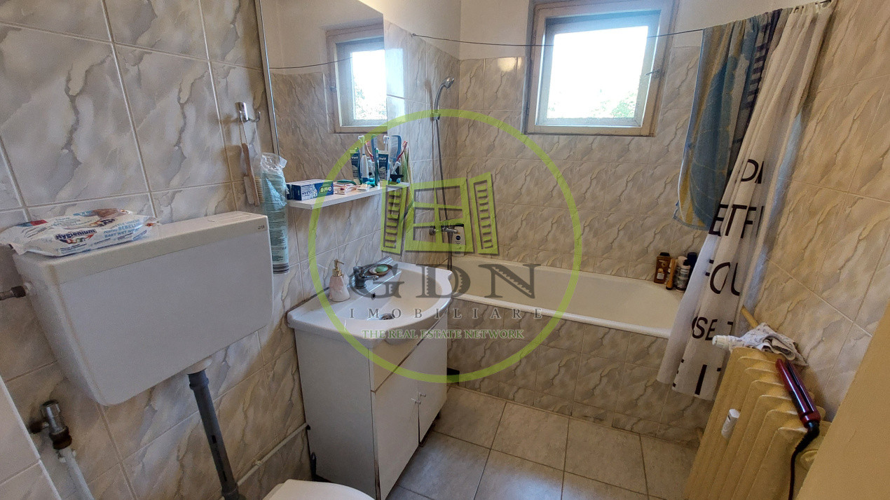 Apartament 3 camere decomandat, etajul 4, 1 Mai zona Insula