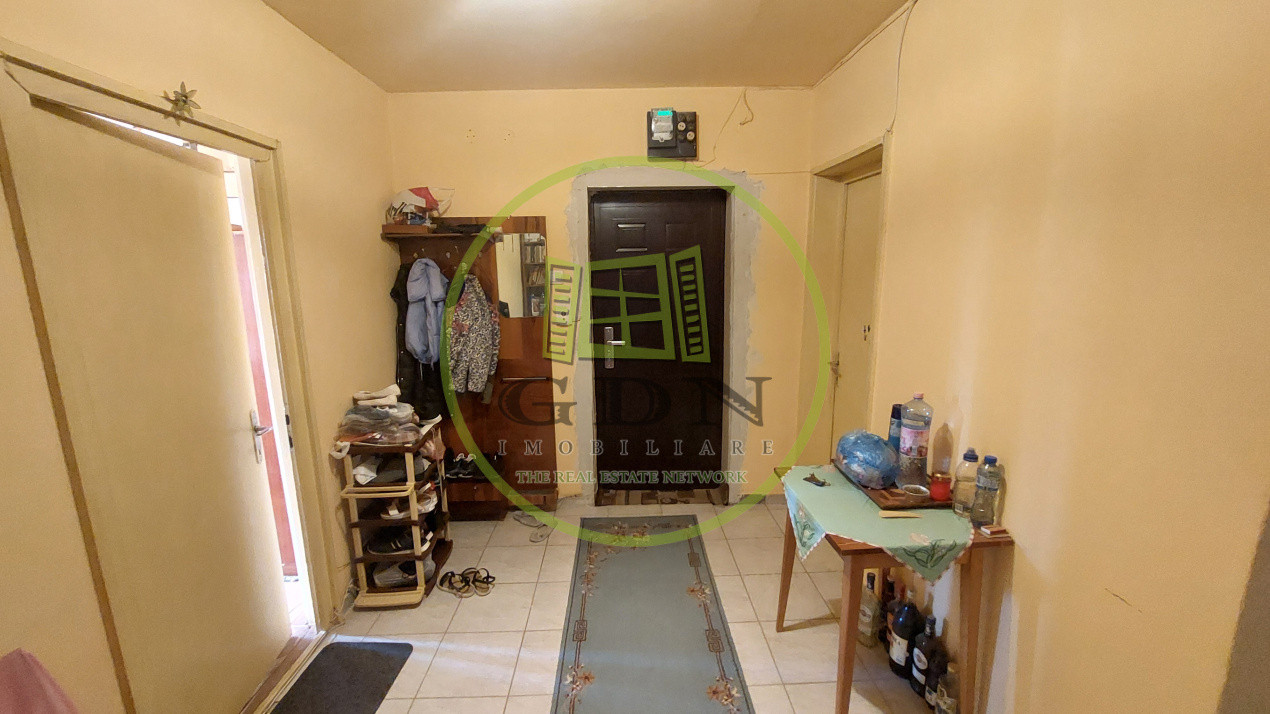 Apartament 3 camere decomandat, etajul 4, 1 Mai zona Insula