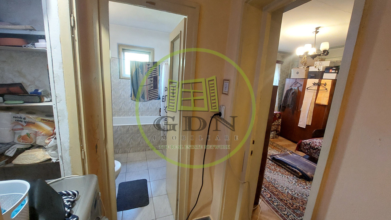 Apartament 3 camere decomandat, etajul 4, 1 Mai zona Insula