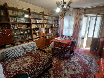 Apartament 3 camere decomandat, etajul 4, 1 Mai zona Insula