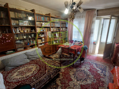 Apartament 3 camere decomandat, etajul 4, 1 Mai zona Insula