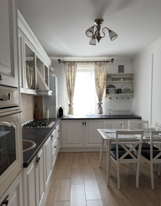 Apartament 3 camere Zona Tractorul,langa Mall Coresi