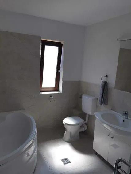 Închiriere apart. cu 2 cam., 65 mp., la casă, cart. Zorilor