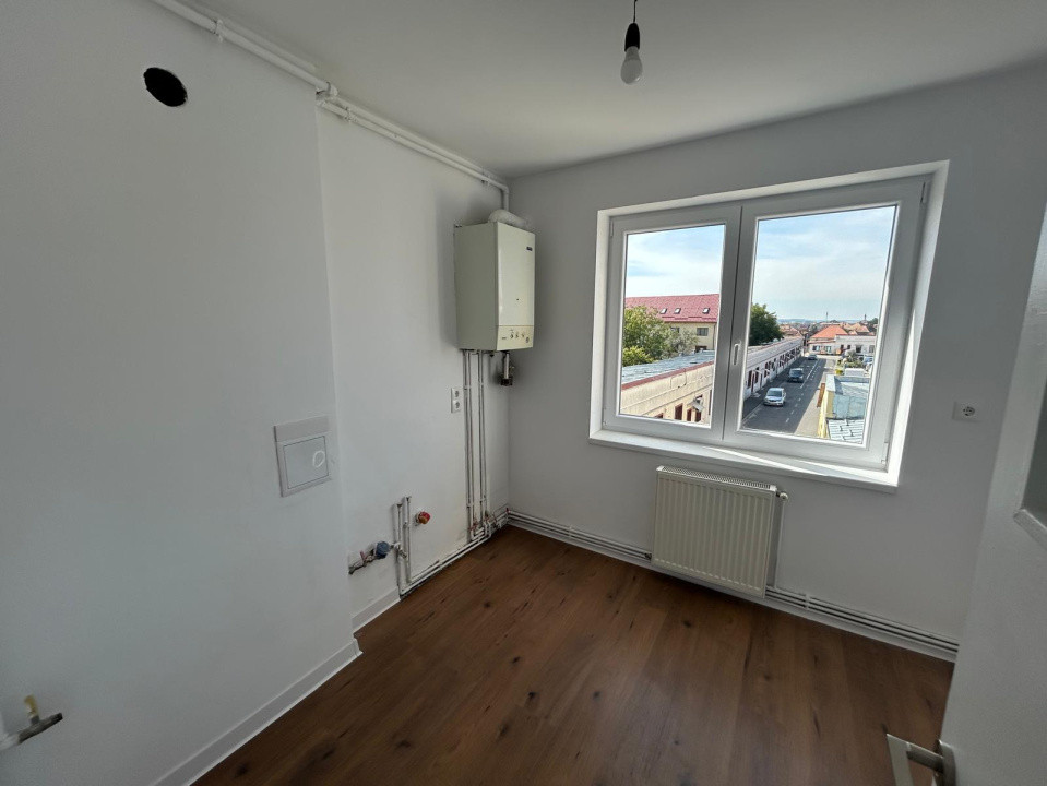 Apartament 2 camere ,47 mp + balcon, Zona Terezian