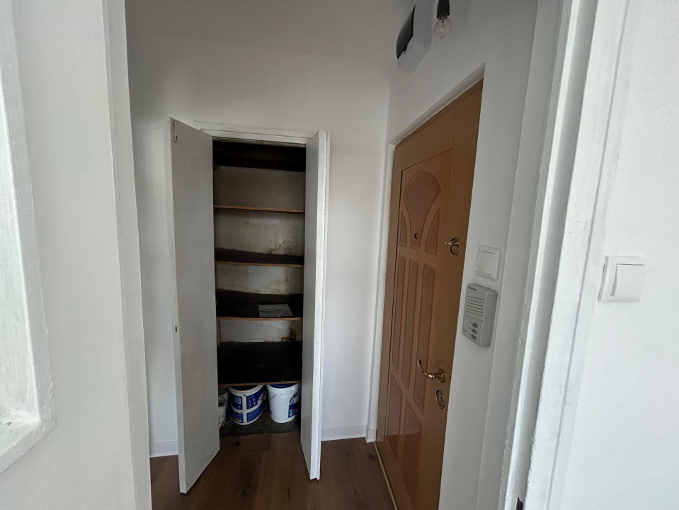 Apartament 2 camere ,47 mp + balcon, Zona Terezian