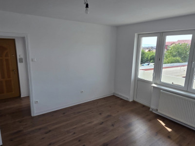 Apartament 2 camere ,47 mp + balcon, Zona Terezian