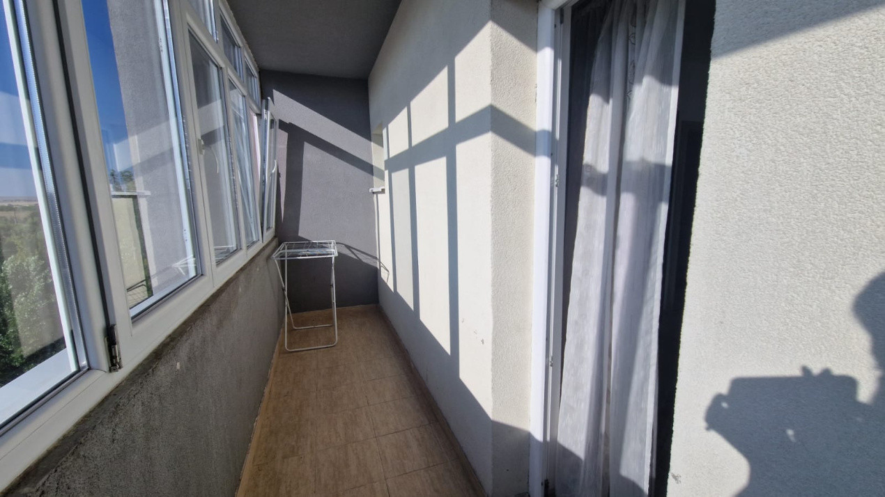 Apartament 2 camere, semidecomandat, 65mp, Craiovita Noua, zona Triaj