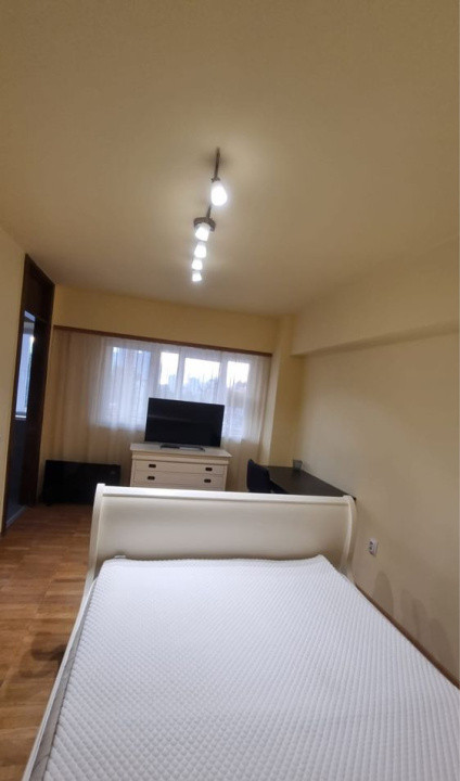 DE INCHIRIAT Garsonieră cu balcon închis – Centrul Civic, Str. Zizinului