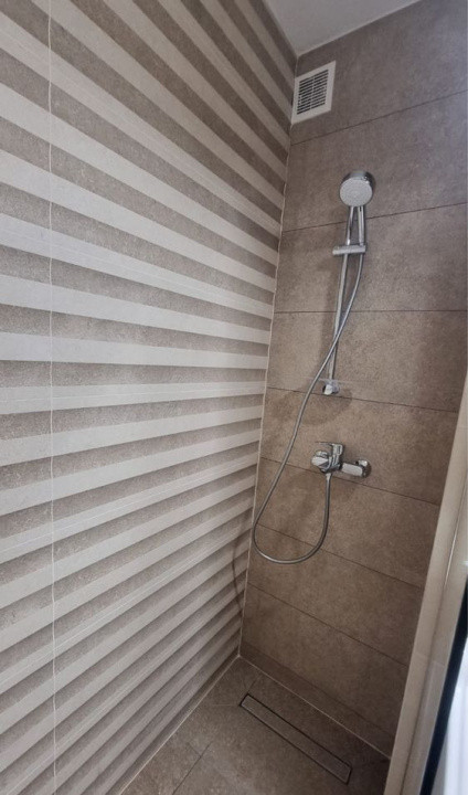 DE INCHIRIAT Garsonieră cu balcon închis – Centrul Civic, Str. Zizinului