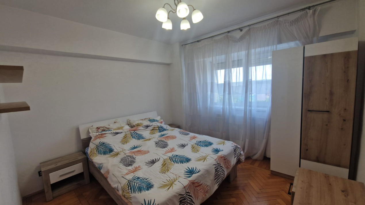 Apartament 3 camere, decomandat, 100mp, Calea Severinului zona Hotel Grim