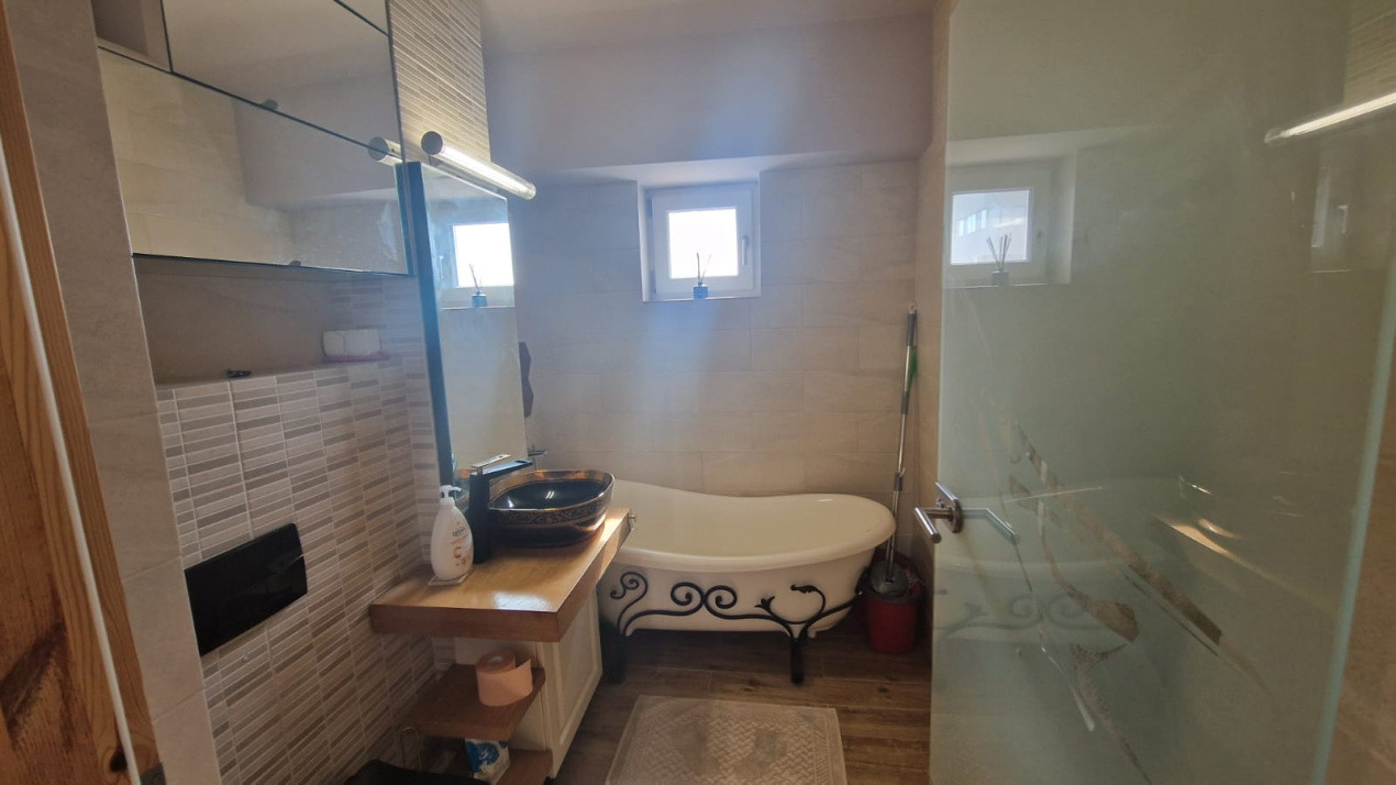 Apartament 3 camere, decomandat, 100mp, Calea Severinului zona Hotel Grim