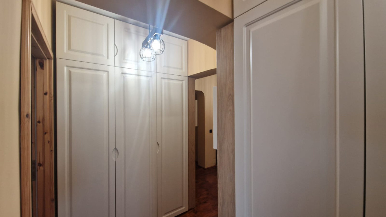 Apartament 3 camere, decomandat, 100mp, Calea Severinului zona Hotel Grim