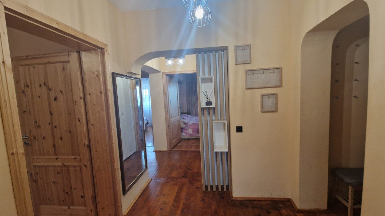 Apartament 3 camere, decomandat, 100mp, Calea Severinului zona Hotel Grim
