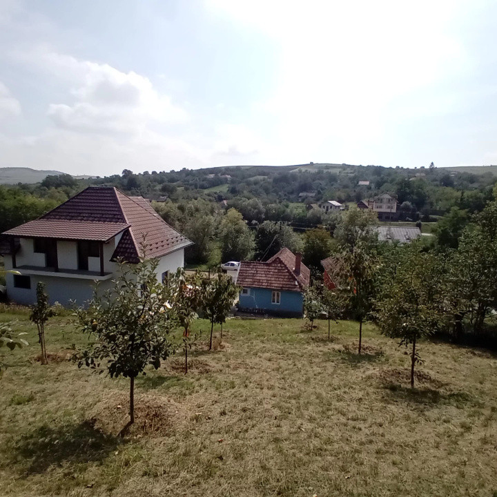 EXCLUSIVITATE! 2 case la pret de una, cu teren mare la 14 km de Cluj!