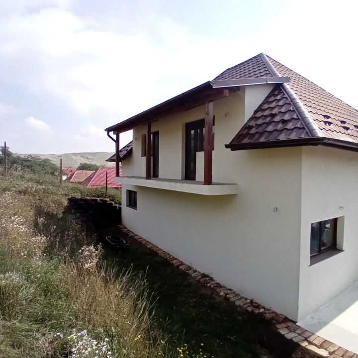 EXCLUSIVITATE! 2 case la pret de una, cu teren mare la 14 km de Cluj!