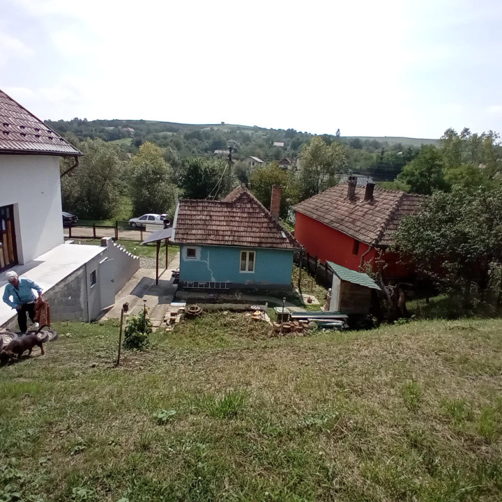 EXCLUSIVITATE! 2 case la pret de una, cu teren mare la 14 km de Cluj!
