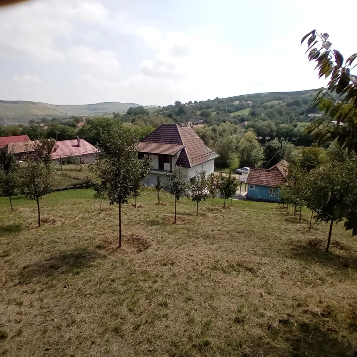 EXCLUSIVITATE! 2 case la pret de una, cu teren mare la 14 km de Cluj!