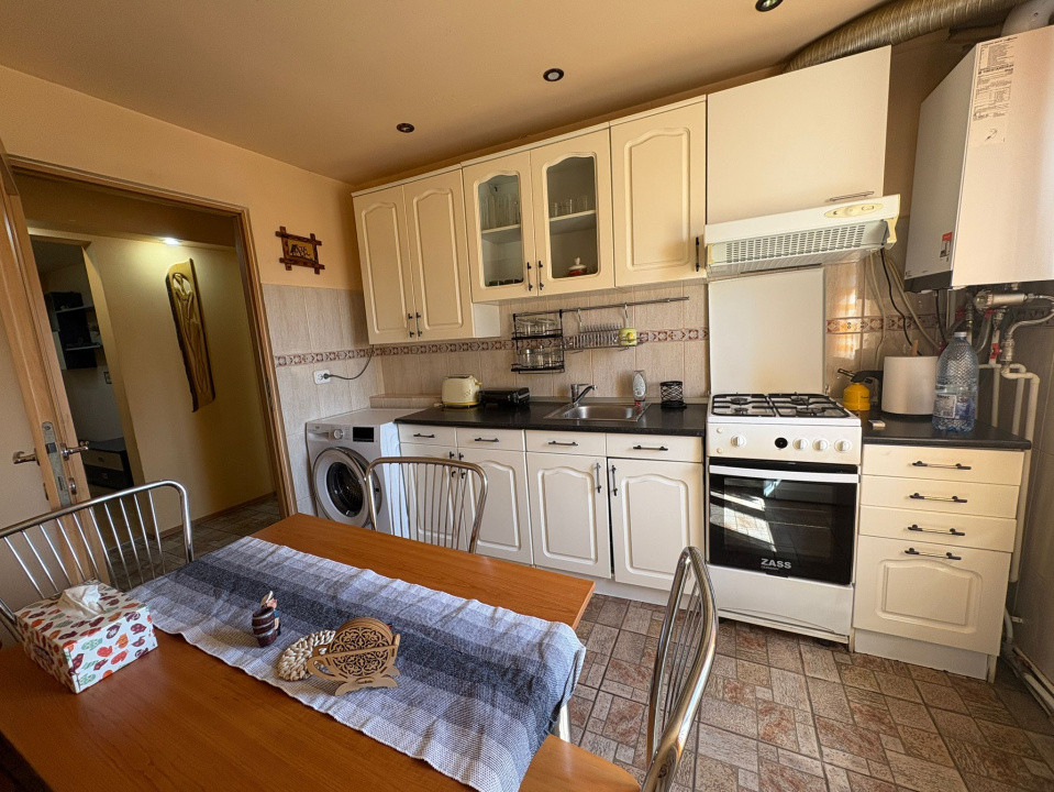 Apartament, 3 camere, decomandat, 64 mp, Cartier Craiovita, Zona Orizont