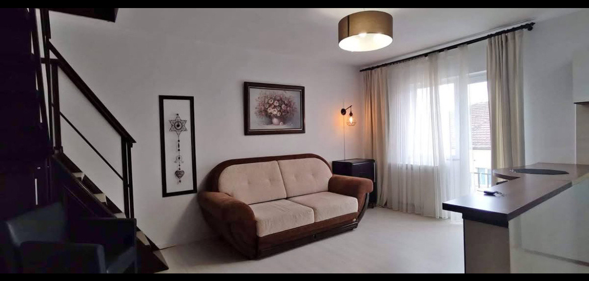 Apartament 3 camere, la mansardă- zona Milea 