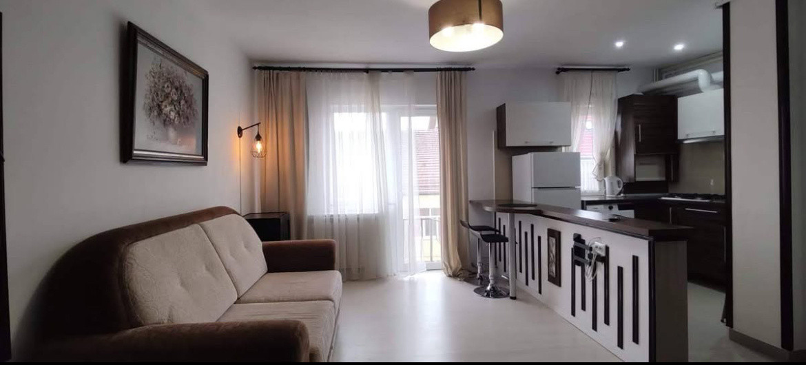 Apartament 3 camere, la mansardă- zona Milea 