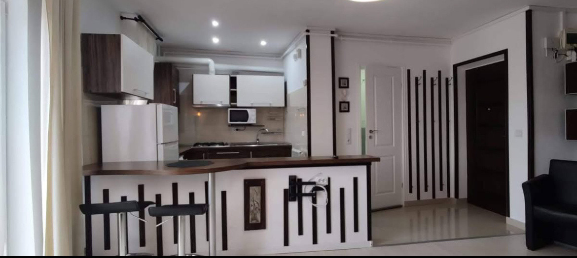 Apartament 3 camere, la mansardă- zona Milea 