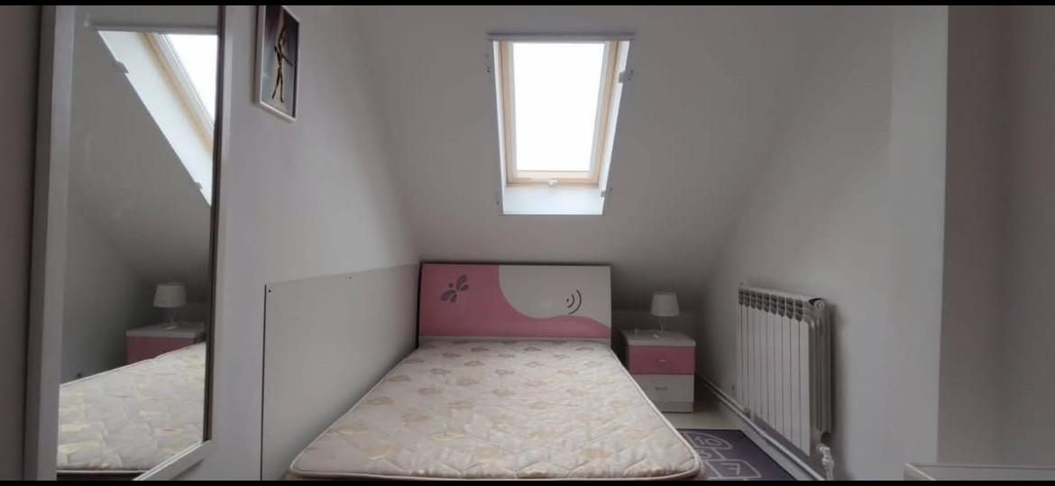 Apartament 3 camere, la mansardă- zona Milea 