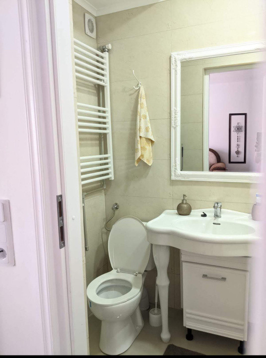 Apartament 3 camere, la mansardă- zona Milea 