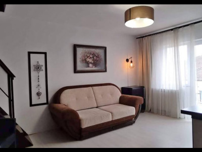Apartament 3 camere, la mansardă- zona Milea 