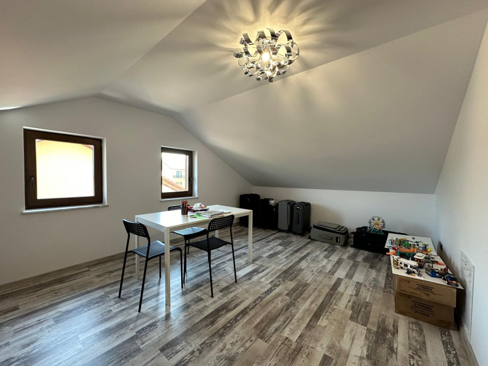 Casa individuala de inchiriat in Dezmir