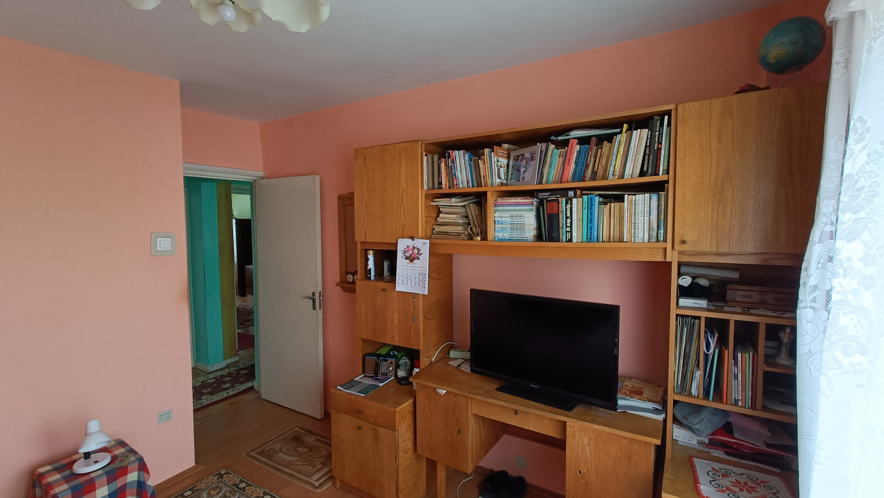 Apartament cu 3 camere de vânzare 