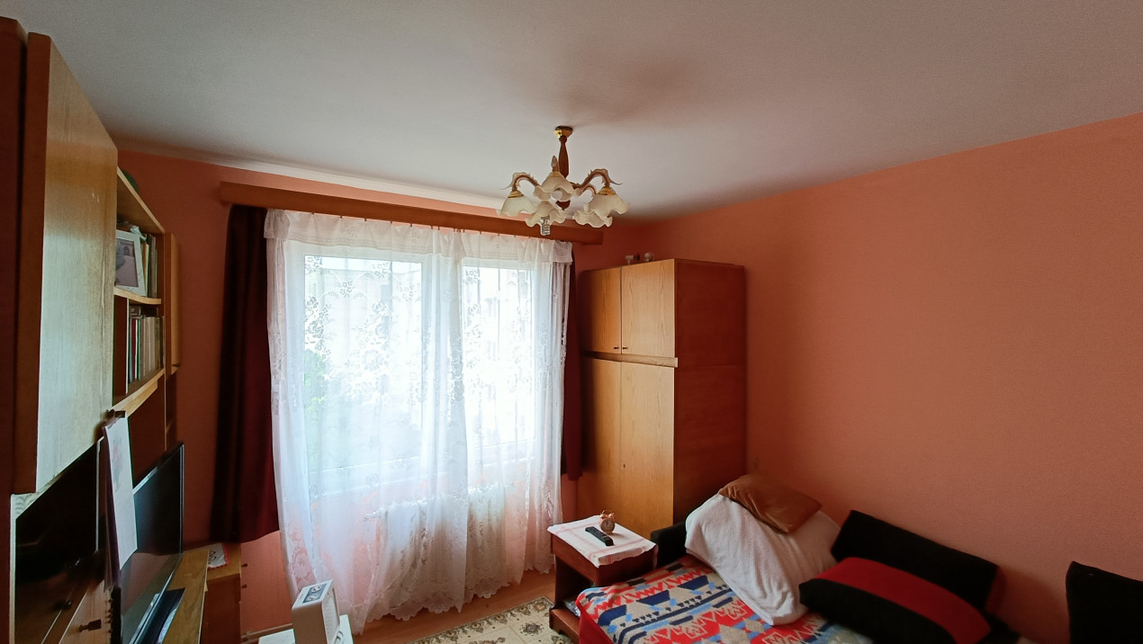 Apartament cu 3 camere de vânzare 