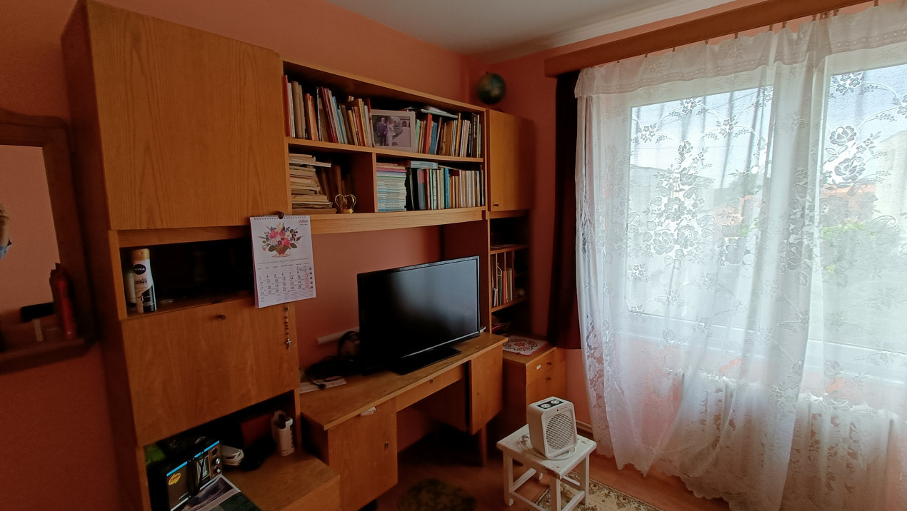 Apartament cu 3 camere de vânzare 