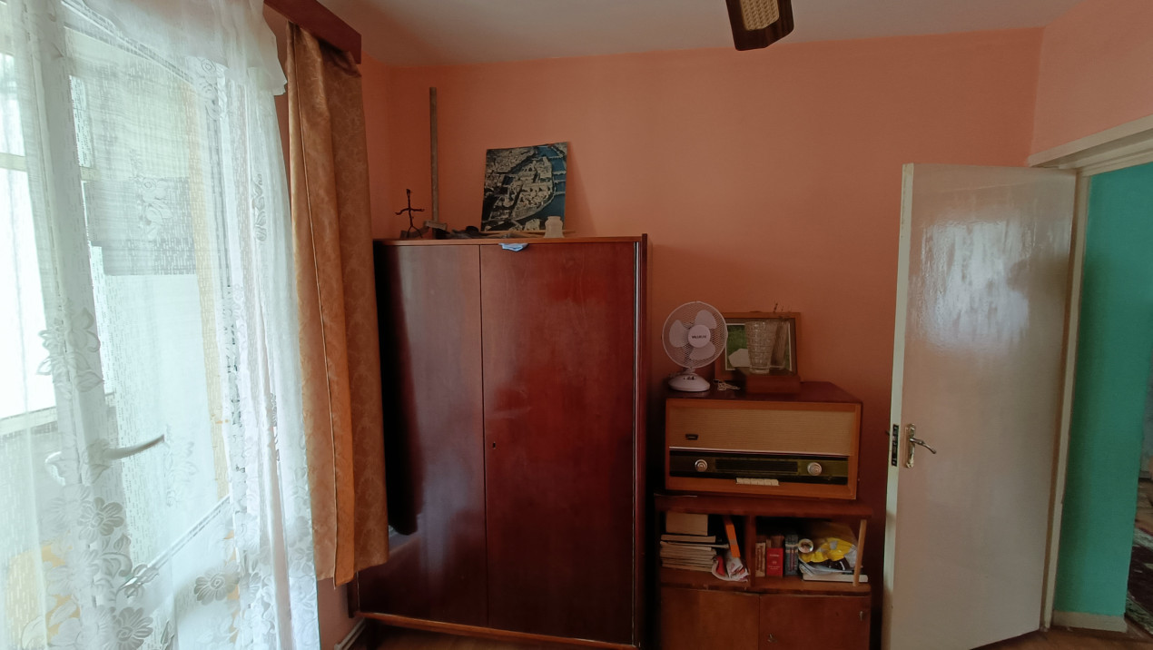 Apartament cu 3 camere de vânzare 