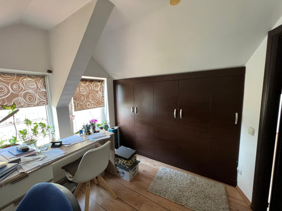 De închiriat - Apartament 4 camere cu curte comună, Floresti, 90 mp.