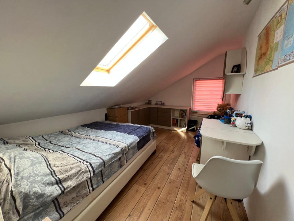 De închiriat - Apartament 4 camere cu curte comună, Floresti, 90 mp.