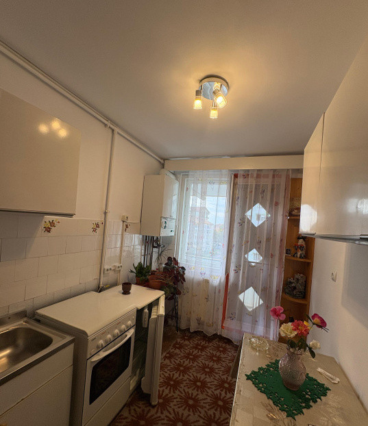 Apartament de închiriat 3 camere | 57 mp+8 mp balcon | Mihai Viteazu 