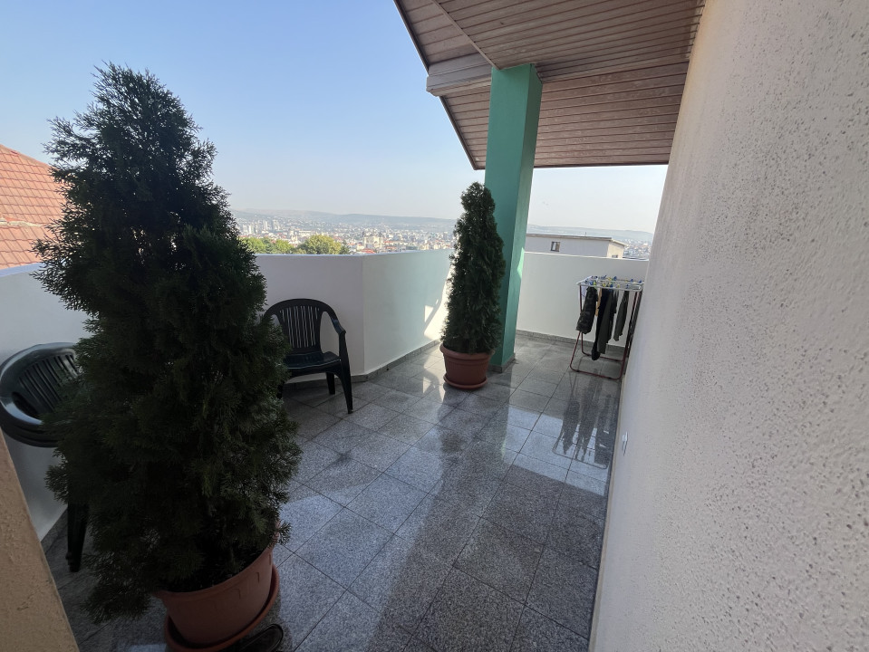 Apartament in vila cu panorama ,central