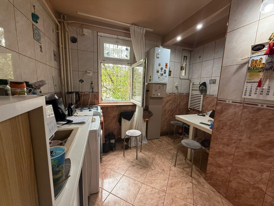 Apartament 3 camere, decomandat, 70 mp, Calea Bucuresti, Zona Teatru Colibri