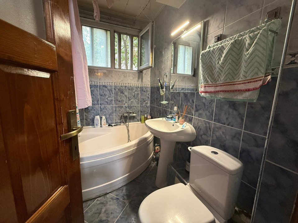 Apartament 3 camere, decomandat, 70 mp, Calea Bucuresti, Zona Teatru Colibri