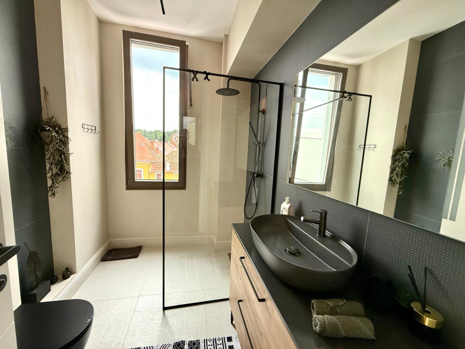 Apartament 3 camere, lux lângă Piața Unirii