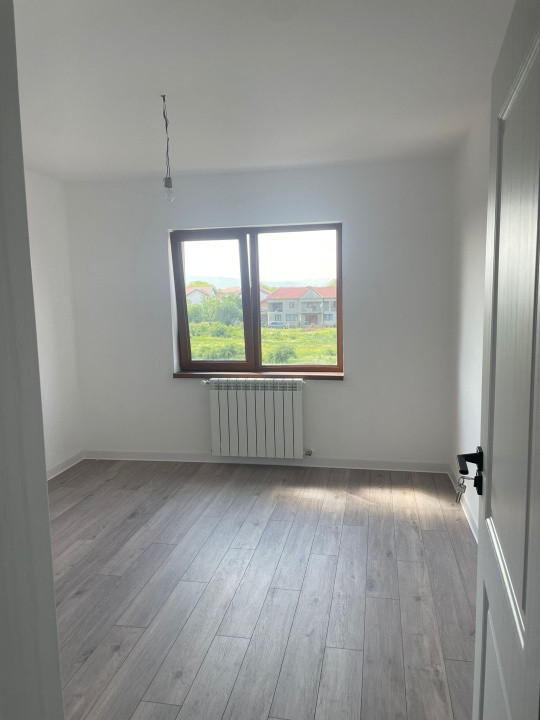 APARTAMENT DE VANZARE, 4 CAM, ETJ  2/2 ZONA PETRESTI,105 MP