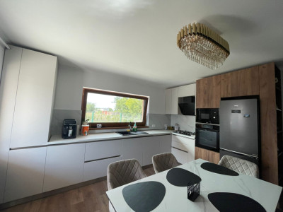 APARTAMENT DE VANZARE, 3 CAM,PARTER ZONA PETRESTI 
