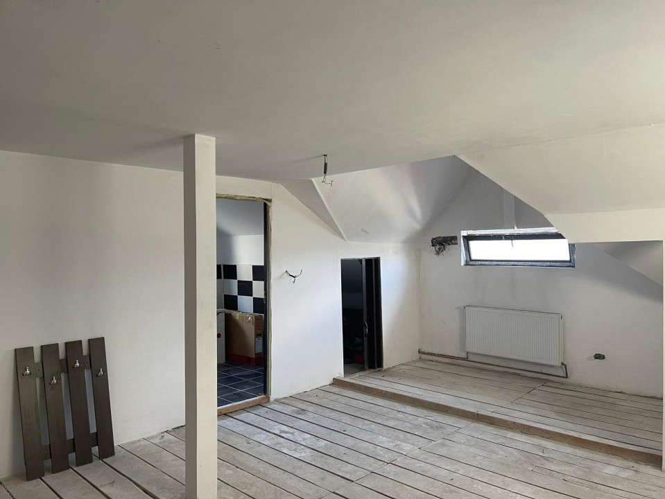 Casa parter cu 3 camere și spațiu mansardabil în pod în cartierul Brestei