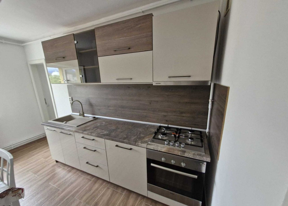 Apartament 3 camere de închiriat – strada Codrul Cosminului